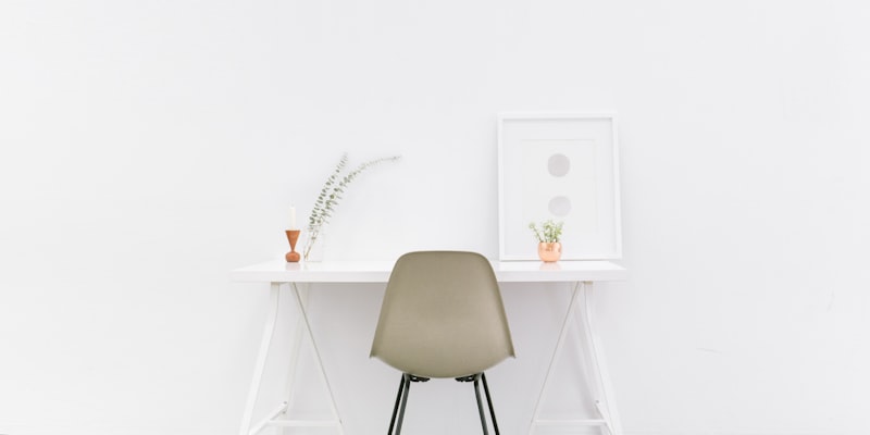 Living a Minimalistic Lifestyle: The Key to Simplicity and Contentment
